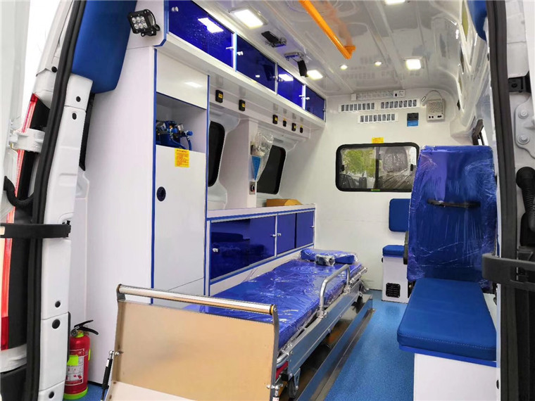 福特新全順V362救護(hù)車(中軸中頂)