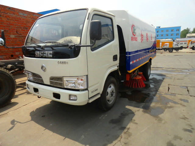 東風福瑞卡道路清掃車（<a href=http://www.591moli.com/saoluche/ target=_blank class=infotextkey>掃路車</a>）