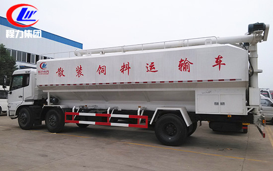 30立方東風(fēng)天錦小三軸飼料車(chē)
